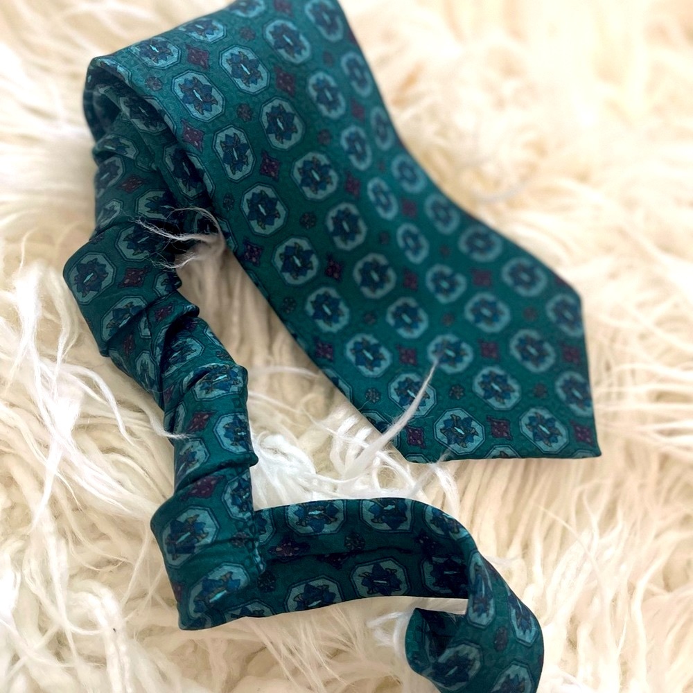 135.  Bill Blass All Silk Necktie